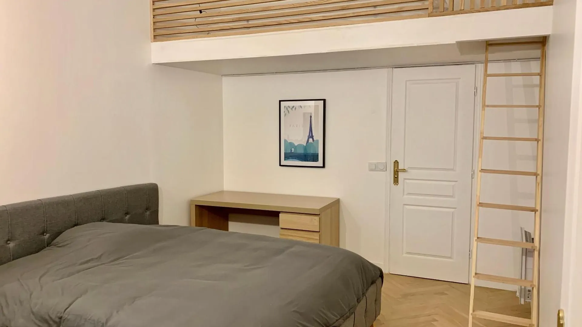 Charming Loft Style In Center Of Marais شقة
